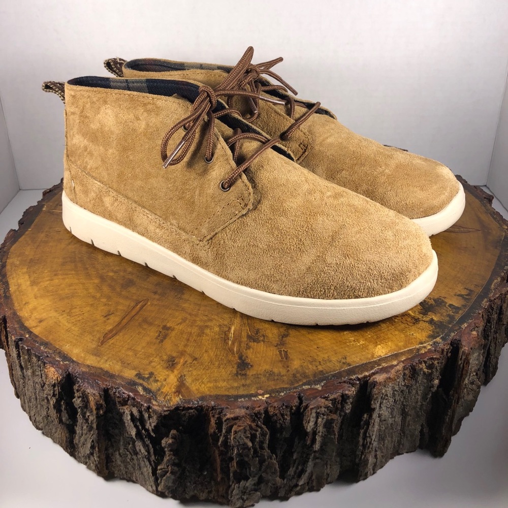UGG ‘Mini Boots Treadlite Lace up’